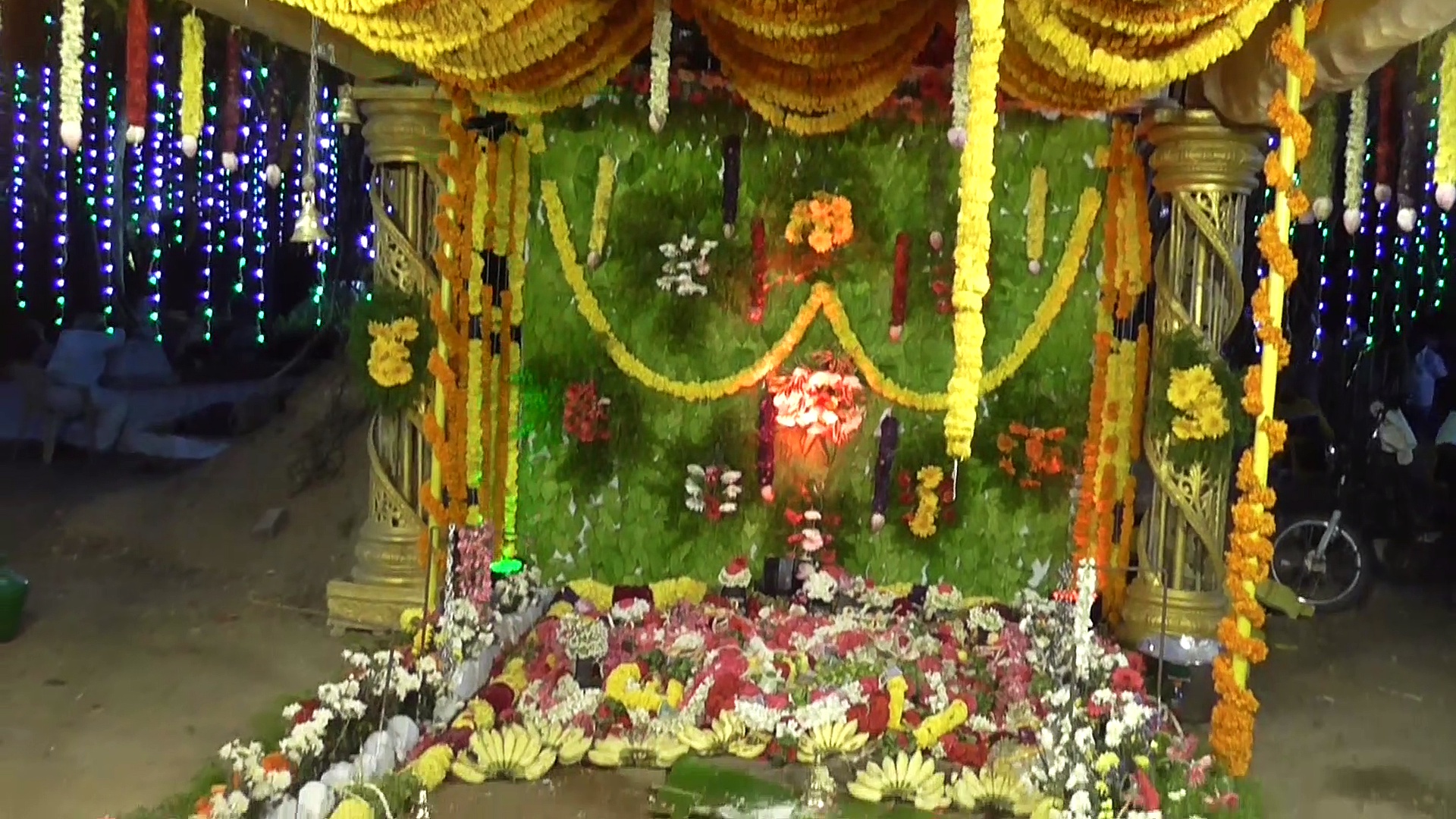 170 ஆடுகள் வெட்டப்பட்டு ஆண்களுக்கு மட்டும் கம கம கறி விருந்து; நாமக்கல்லில் விநோத திருவிழா