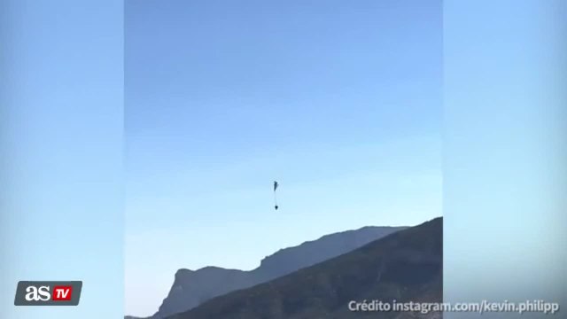 WATCH: Terrifying moment man’s parachute gets tangled while paragliding