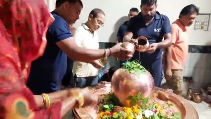 下载视频: गूंजे भोले के जयकारे, शिव मंदिरों में उमड़े श्रद्धालु