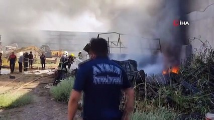 Geri dönüşüm deposunda çıkan yangın panikletti