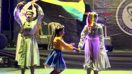 Ukraynalı Dans Ekibi Rize'de Savaş Karşıtı Gösteri Yaptı