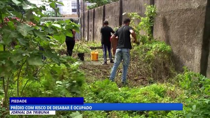 Prédio com risco de desabar é ocupado, em Piedade