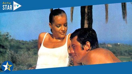 Alain Delon ému face au corps sans vie de Romy Schneider : "Je te regarde, (...) jamais tu n'as été
