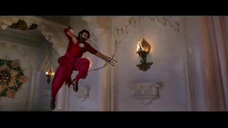 राजकुमारी देवशेना धधकती हुई मसाल से बाहुबली को दे मारा - Prabhas _ Bahubali Action Scene-(480p)