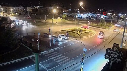 C'est ainsi que la mère et ses enfants ont échappé à être sous la voiture au dernier moment