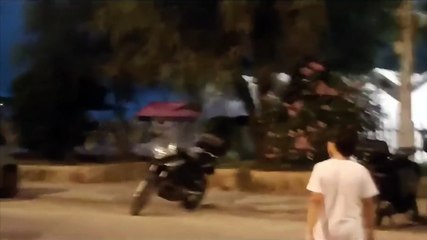 Due lingue di fuoco su Mondello: l'incendio visto dal lungomare