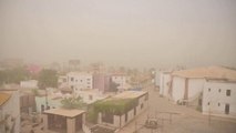 كيف يواجه السودانيون ارتفاع الحرارة ونقص الخدمات الطبية؟