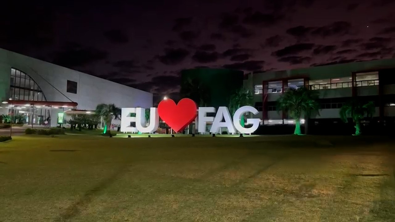Acadêmicos voltam às aulas no Centro FAG em Cascavel