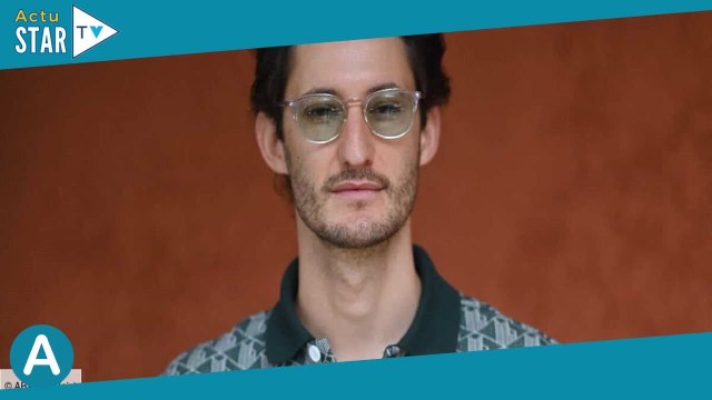 Pierre Niney se dévoile dans le costume du Comte de Monte-Cristo, les fans sont enthousiastes !