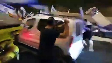 Yeni yasa İsrail'i karıştırdı, bir kişi aracıyla göstericilerin arasına daldı