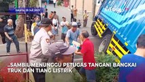 Truk Tabrak Tiang Listrik di Bintaro, Perjalanan KRL Rute Serpong-Tanah Abang Terganggu