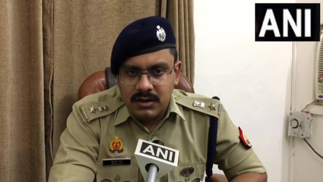 घायल युवक के चेहरे पर दबंग युवक ने किया पेशाब, पैर भी पकड़वाए...वीडियो सामने आने के बाद दो अरेस्ट