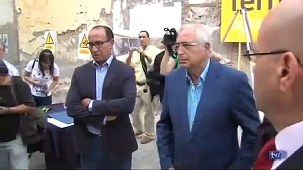 Colocar la primera piedra. El acto simbólico para comenzar una obra nueva. Ceremonia primera piedra