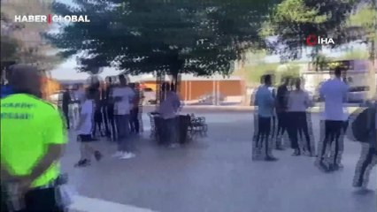 Adana merkezli deprem Kahramanmaraşlıları da sokağa döktü