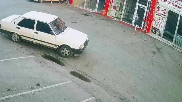 Erzurum'da Oto Sanayi Sitesinde Çalınan Otomobil Kazaya Karıştı