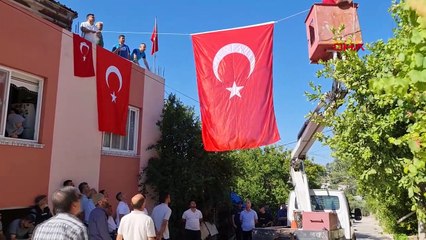 Van'da silah kazası sonucu şehit olan Sözleşmeli Er Ömer Cinkara'nın acı haberi ailesine verildi