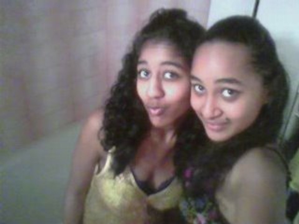 Aureliie && Wendy Mouahahahah Jeux theme ma moitié )à