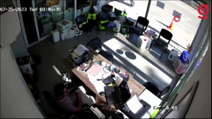 Adana'daki 5.5 büyüklüğündeki deprem anları kamerada