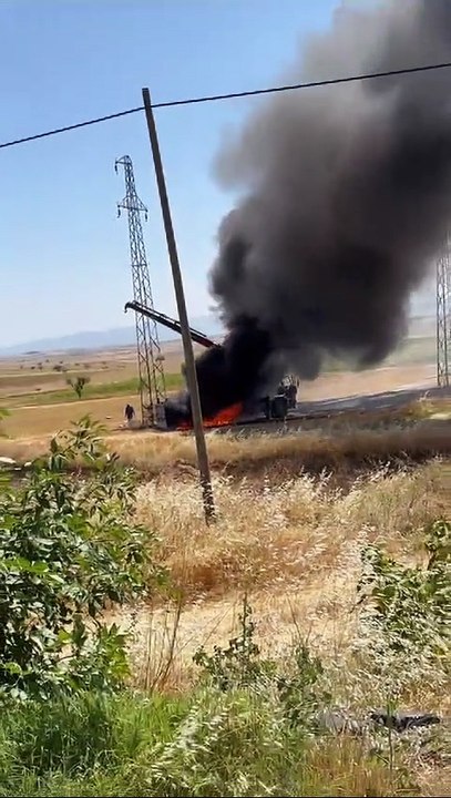 Uşak'ta vinç alev alev yandı