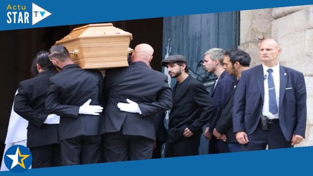 Obsèques de Jane Birkin : cette banderole inattendue dans la foule qui a interpellé