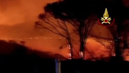 Download Video: Incendi nel Messinese, vigili del fuoco in azione a Curcuraci e Tono