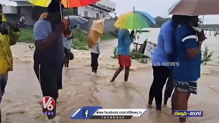 Lorry Stuck In Flood Water At Warangal _ Telangana Rains _ V6 News