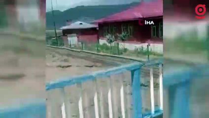 Ağrı’da sağanak yağış sele neden oldu