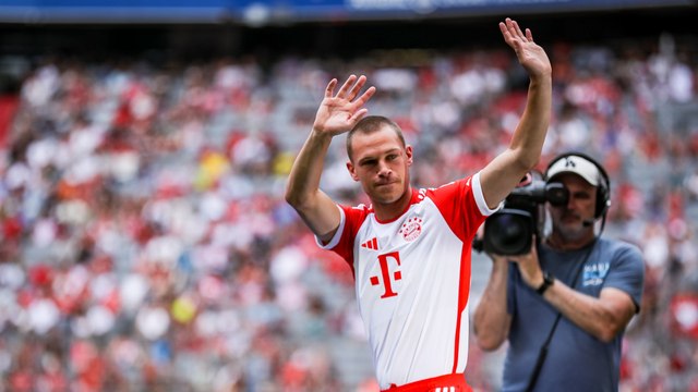 Kimmich will bei Bayern bleiben - und scherzt über Müller