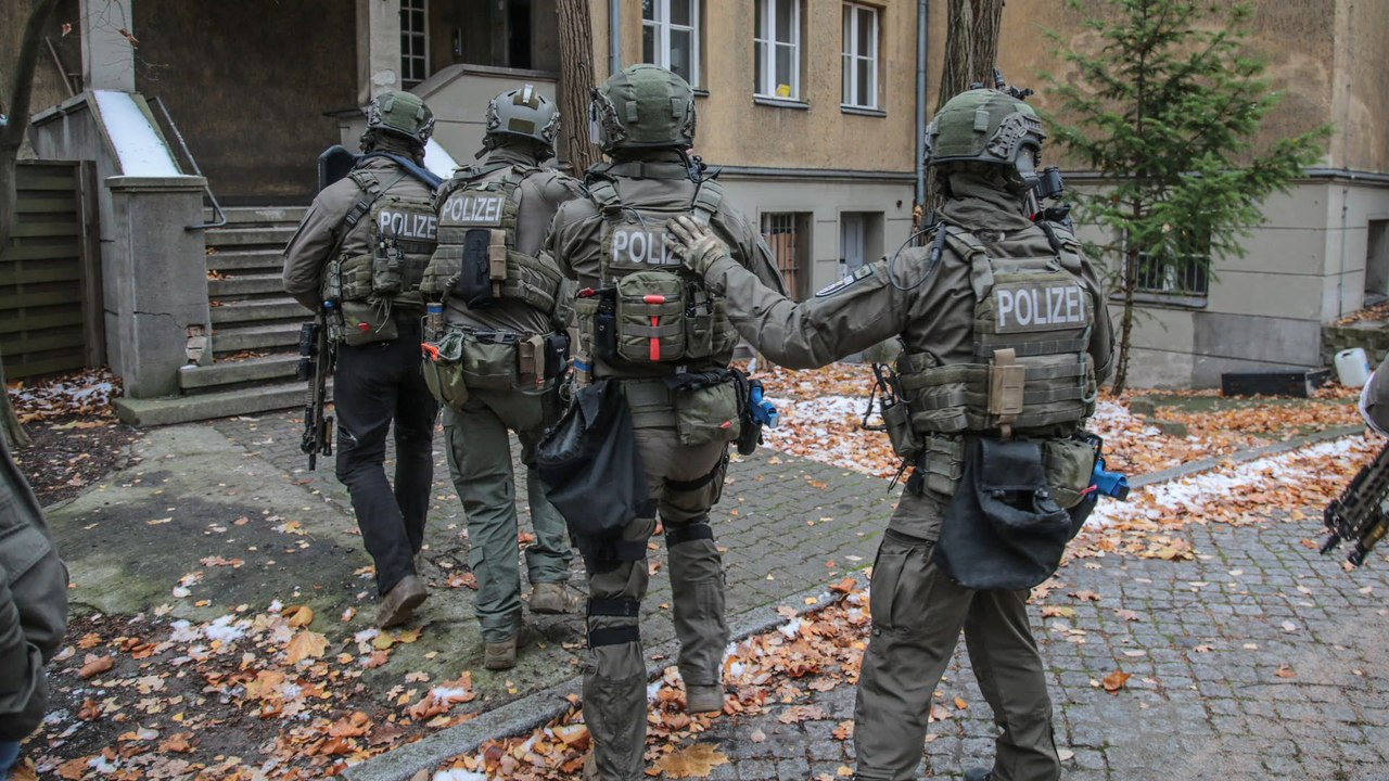 SEK-Einsatz in Berlin: Mann droht mit Gewalt bei Zwangsräumung