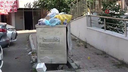 İstanbul'da bir garip olay! Çöp konteyneri park halindeki otomobile çarptı