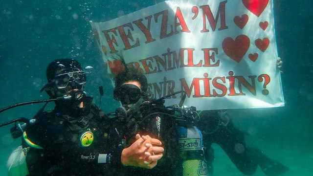 Yalova'da ilk defa dalış yapan kadına sürpriz evlilik teklifi