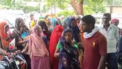 सीधी: गरीबों के राशन पर सेल्समैन डाल रहा डाका,महिलाओं ने खोला मोर्चा