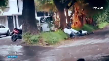 Sujetos encapuchados incendian dos taxis en Uruapan, Michoacán