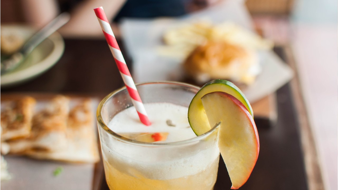 Trinkhalme aus papier enthalten häufig schadstoffe