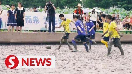 Swamp soccer brings fun to Shanghai's Songjiang