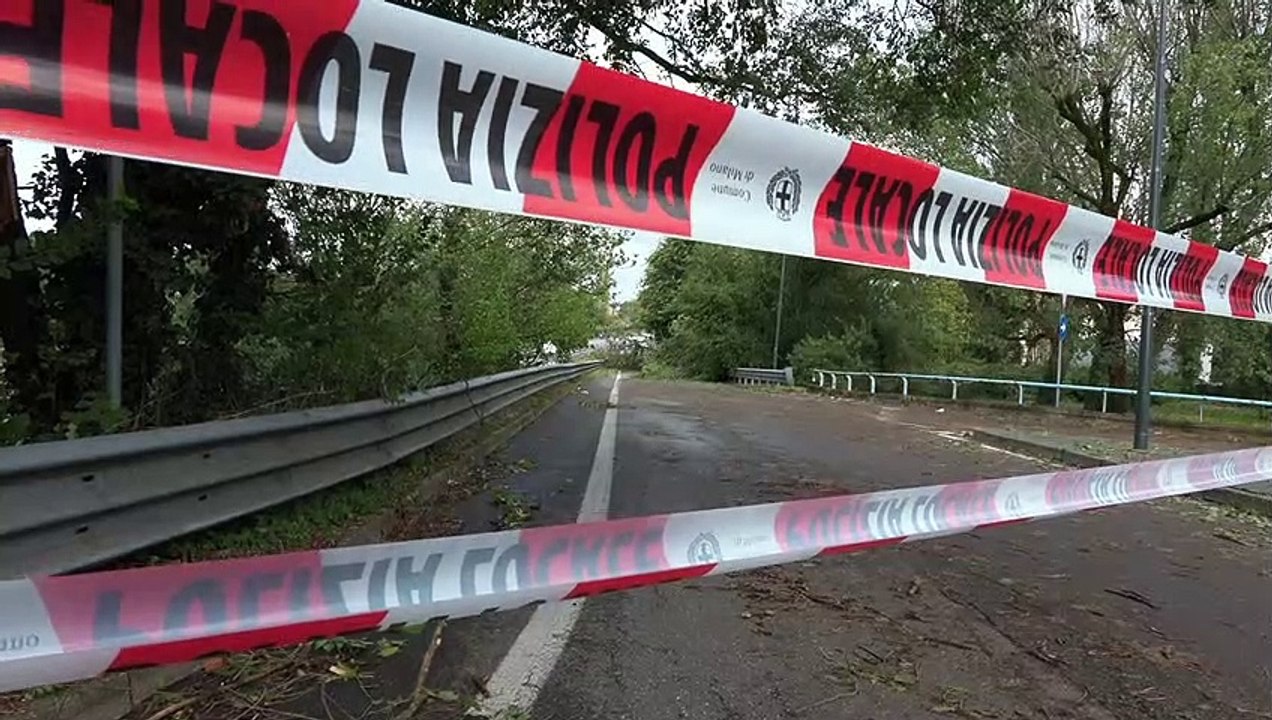 Temporale a Milano, strade come fiumi e semafori saltati