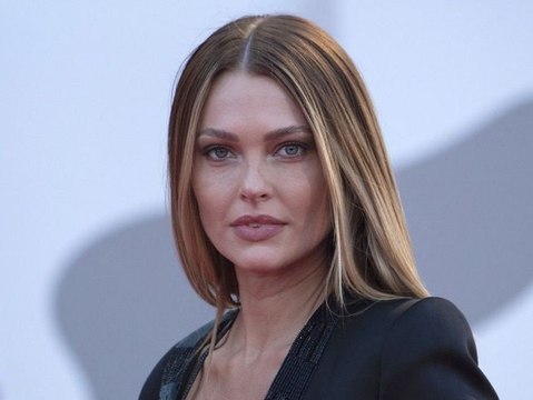 Crâne rasé et en larmes, Caroline Receveur annonce souffrir de la maladie détecté à un stade précoce !