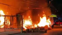 Voraz incendio arrasa con varias bodegas en el Mercado de Abastos
