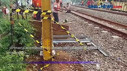 Ekspresi Kebahagiaan Teknisi setelah Berhasil Perbaiki Aliran Listrik KRL Rangkasbitung-Kebayoran Lama