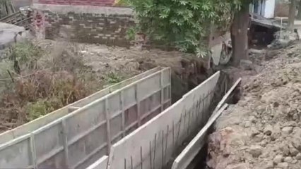 फिरोजाबाद: मानकों को ताक पर रख किया जा रहा था नाले का निर्माण, जेई ने बंद कराया कार्य