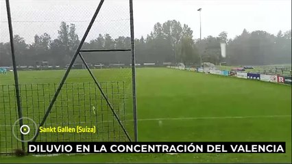 Diluvio en la concentración del Valencia