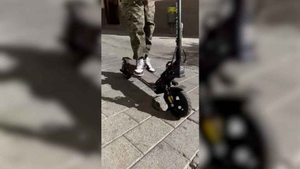 Un vecino de Granada que demanda al Ayuntamiento por una caída que sufrió con el patín en una arqueta