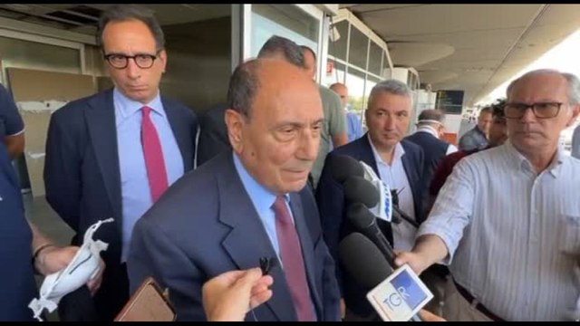 Incendi in Sicilia, Schifani: situazione delicata e senza precedenti