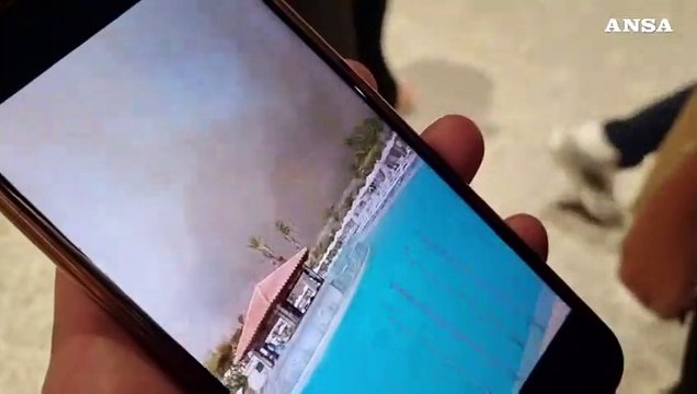 A Fiumicino i primi italiani rientrati da Rodi: Tanta paura