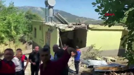 Osmaniye'de deprem sonucu evlerde ağır hasar oluştu