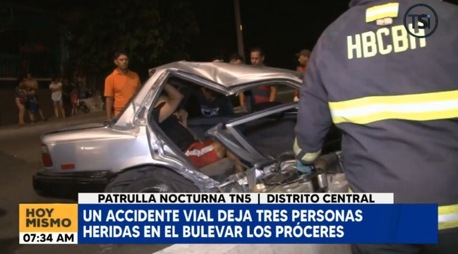 Accidente vial deja tres personas heridas en Bulevar Los Próceres