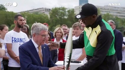 Parigi 2024, ecco la torcia olimpica: anche Bolt alla presentazione