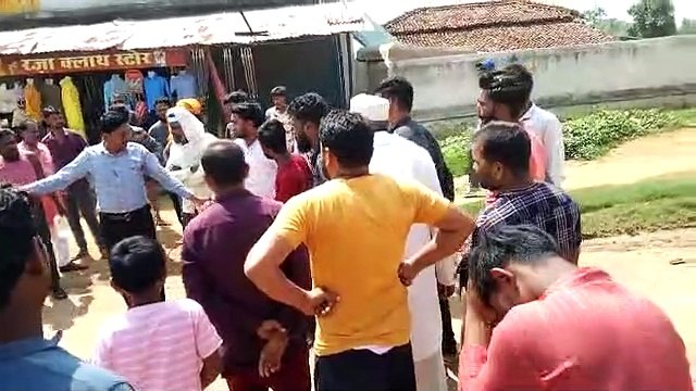 Video Story -ग्रामीणों ने लाल फीता बांध विधायक को गांव में जाने से रोका, ग्राम पंचायत की बैठक में सुनाई खरी-खोटी