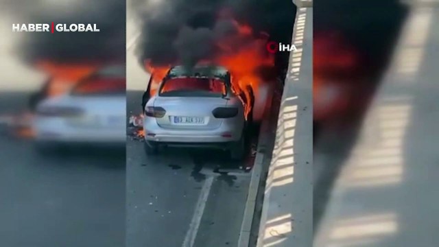 Korku dolu anlar! Seyir halindeki otomobil alev topuna döndü
