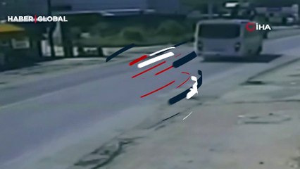 Büyük dikkatsizlik! 7 kişinin yaralandığı kaza kameraya yansıdı